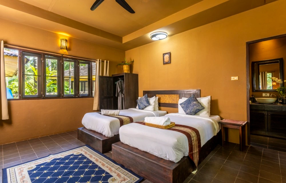 Melina's monkey house and whale bar Slider Pictures