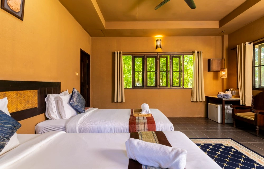 Melina's monkey house and whale bar Slider Pictures