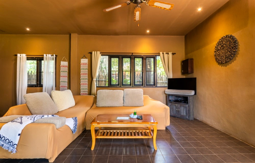 Melina's monkey house and whale bar Slider Pictures