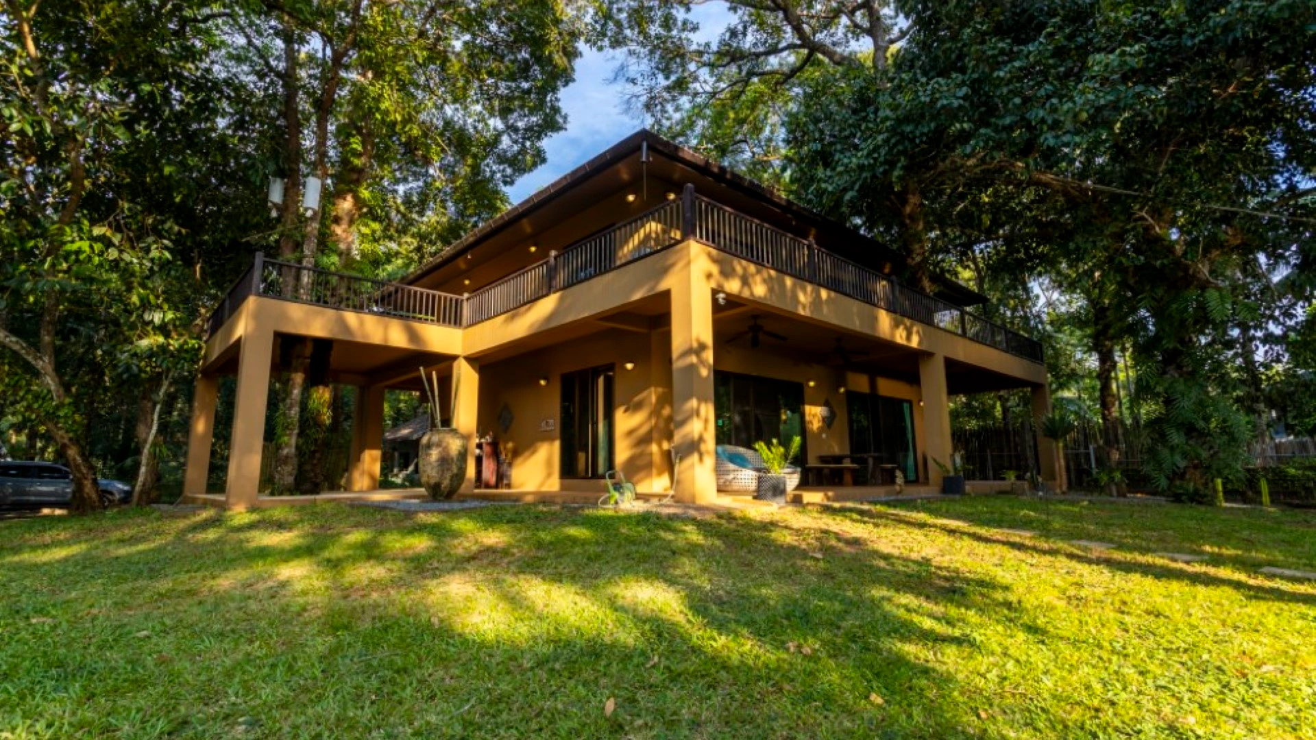 Melina's Monkey House And Whale Bar Slider 1