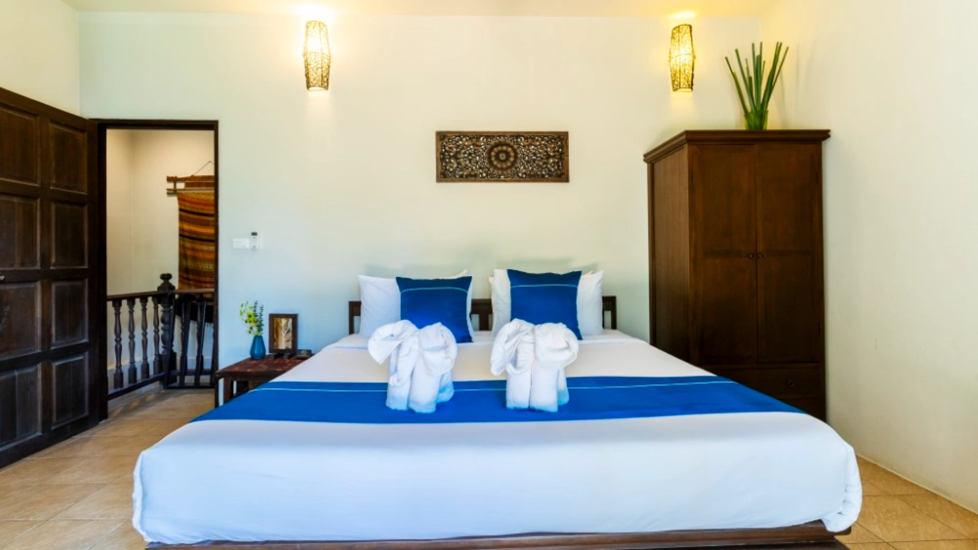 Melina's Monkey House And Whale Bar Slider 1